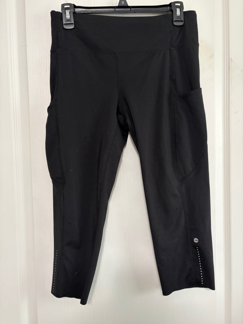 Tangerine Black Capri Leggings with Side Pockets